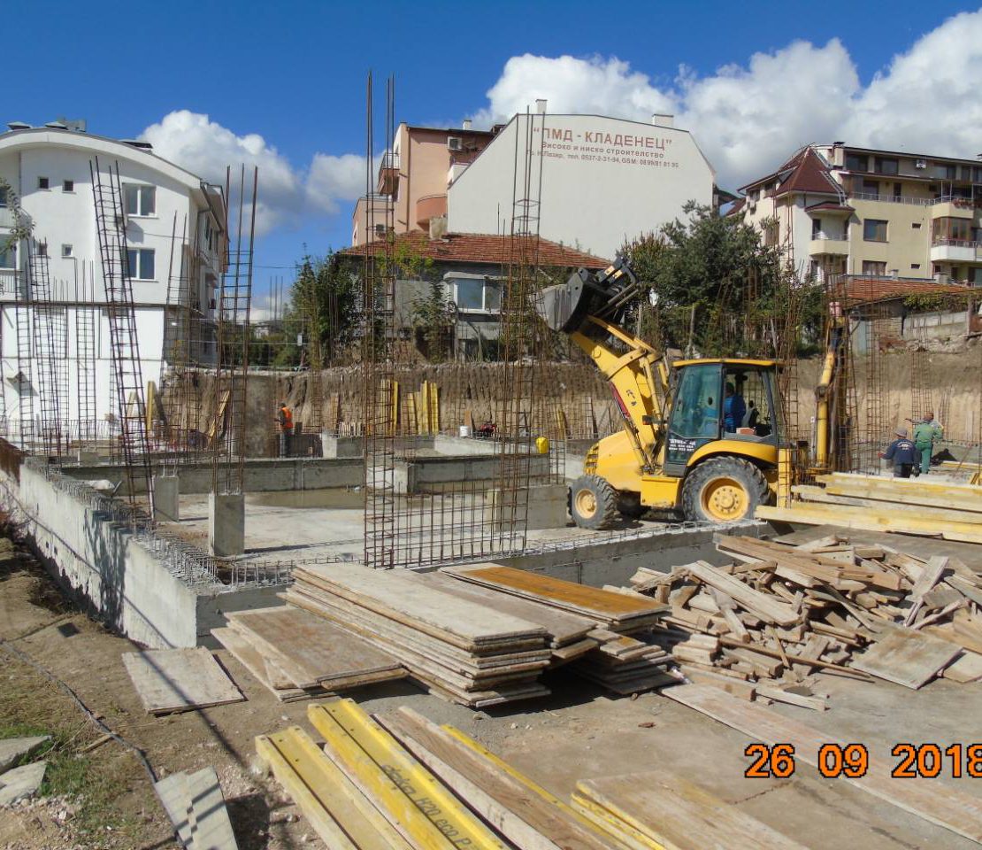 Park Homes – ПОЛАГАНЕ НА ФУНДАМЕНТИТЕ НА СЕКЦИЯ А