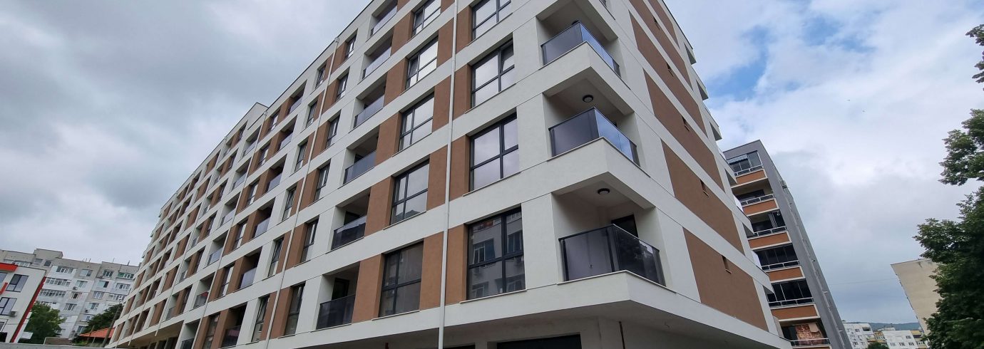 Полагането на асфалтова настилка на Секция А на комплекс „Хармония“ - Globstroy