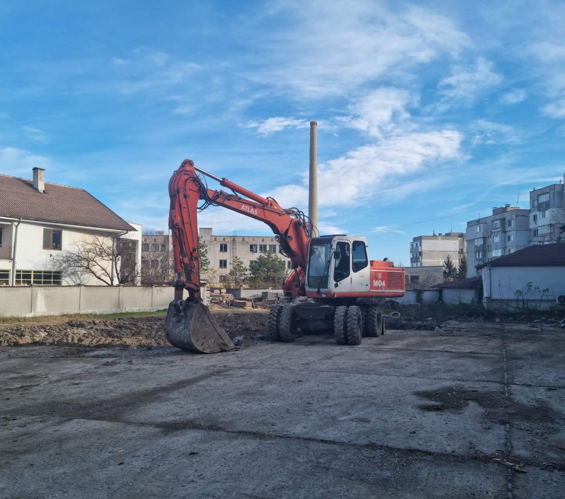 Разчистване и подготовка на строителната площадка