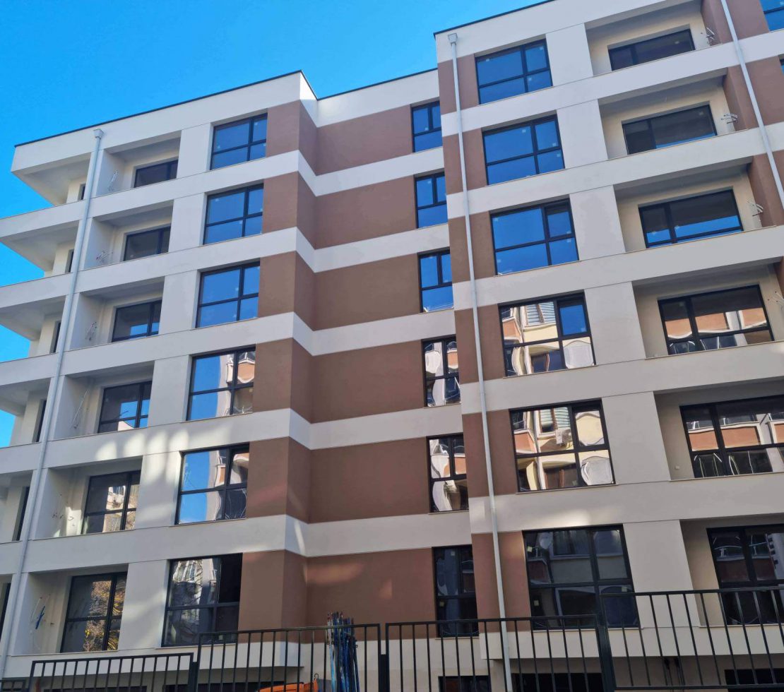 Секция Б на сграда „Хармония“ е с вече завършена фасада