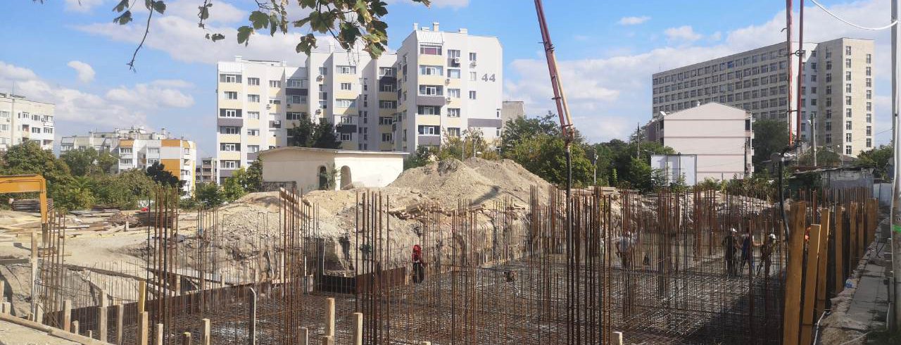 SUNCITY – ИЗЛИВАМЕ БЕТОН ЗА ФУННДАМЕНТНАТА ПЛОЧА ЗА СЕКЦИЯ А В SUNCITY - Globstroy