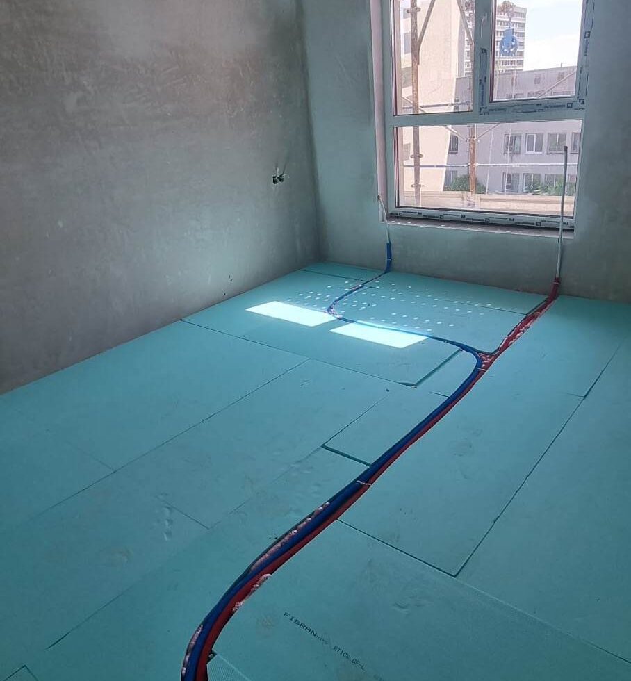 Започна монтажа на подова изолация в комплекс „Азалия“ гр. Шумен