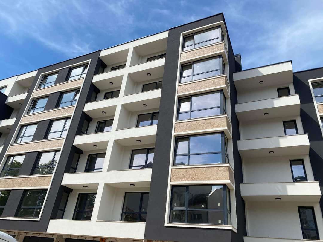 Завършена фасада на Комплекс „Азалия“