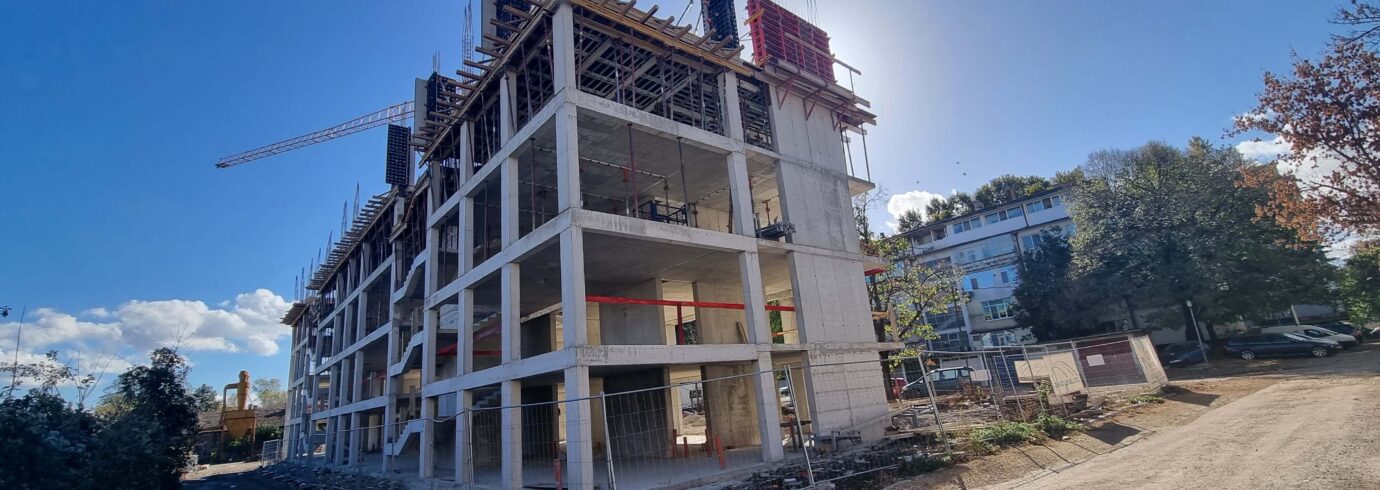 Предстоящото Полагане на Бетон на 5-та плоча Многофамилна жилищна сграда „Солей“ - Globstroy