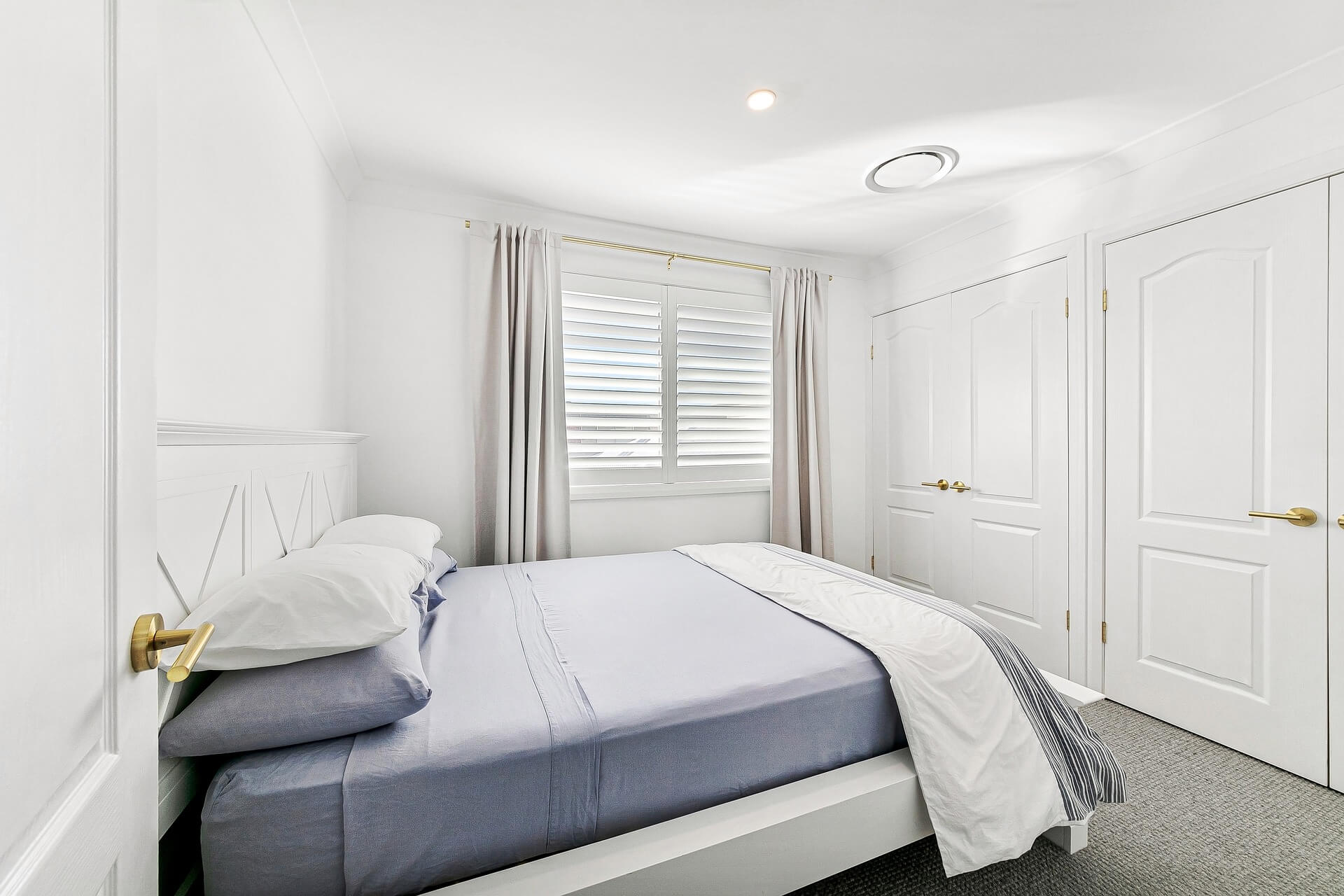 Какви магазини и ресторанти има в района?