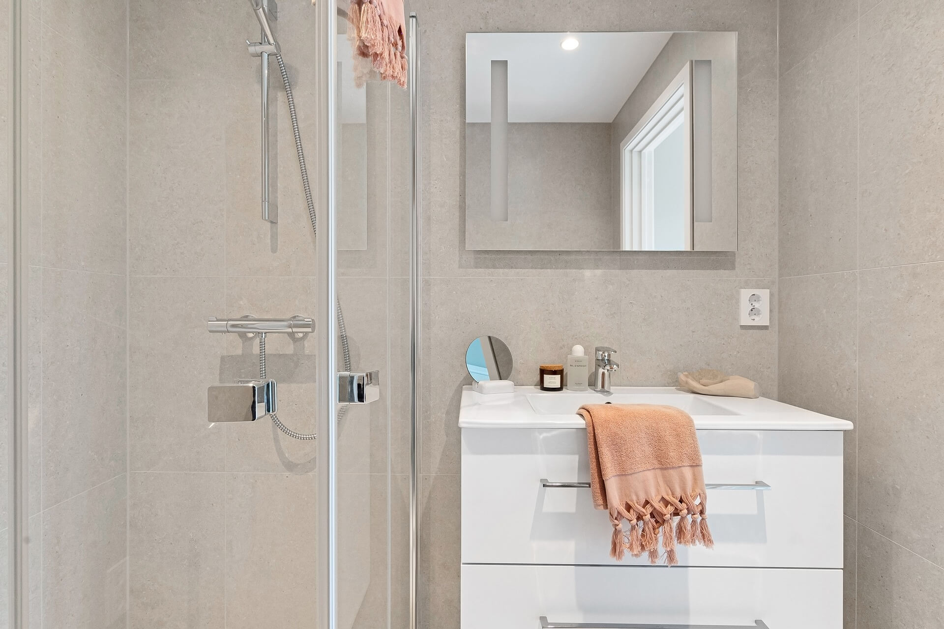 Какво е местоположението на район 5-ти полк?