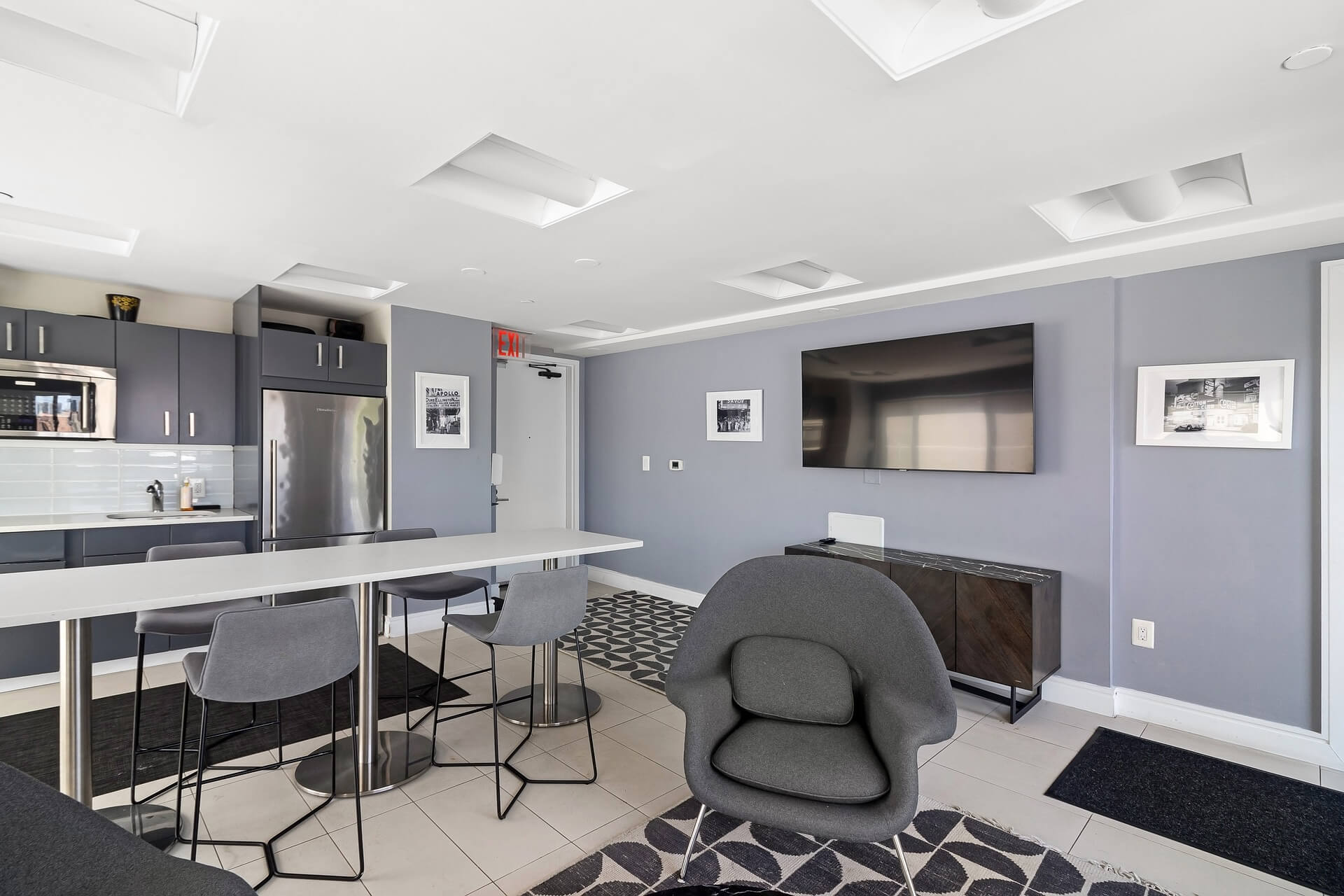 Какви културни забележителности са близо до район Басейна?